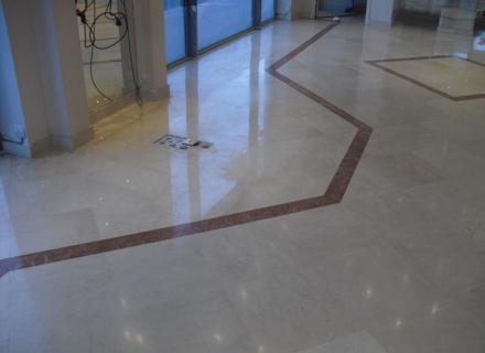 Ponçage d'un hall d'accueil marbre à Nice (06)