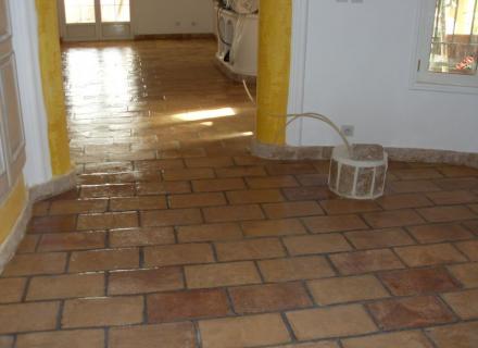 Décapage sol  salon en terre cuite Valbonne (06)
